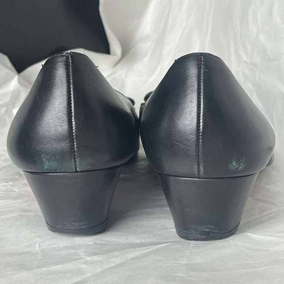 Vintage Preloved Classic Salvatore Ferragamo Vara Bow Leather Heel Shoes - Picture 5 of 17